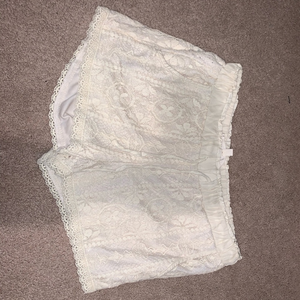 White cream lace shorts